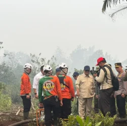 Presiden Prabowo Subianto mendorong penguatan sanksi hukum terhadap pelaku pembakaran hutan dan lahan, termasuk kemungkinan menggolongkan tindakan tersebut sebagai